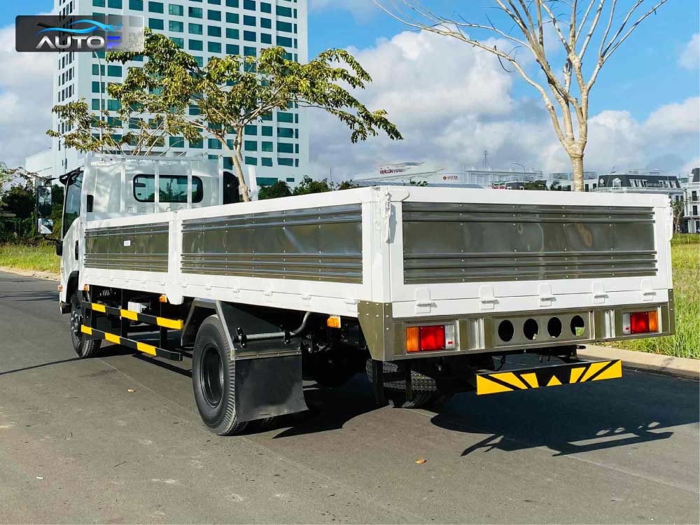 Xe tải Isuzu NQR 550 thùng lửng 5 tấn dài 5.7 mét và 6.2 mét
